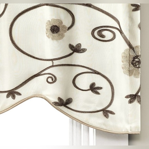 Lush Decor Royal Garden Valance Tan Set of 6 - Picture 2 of 5